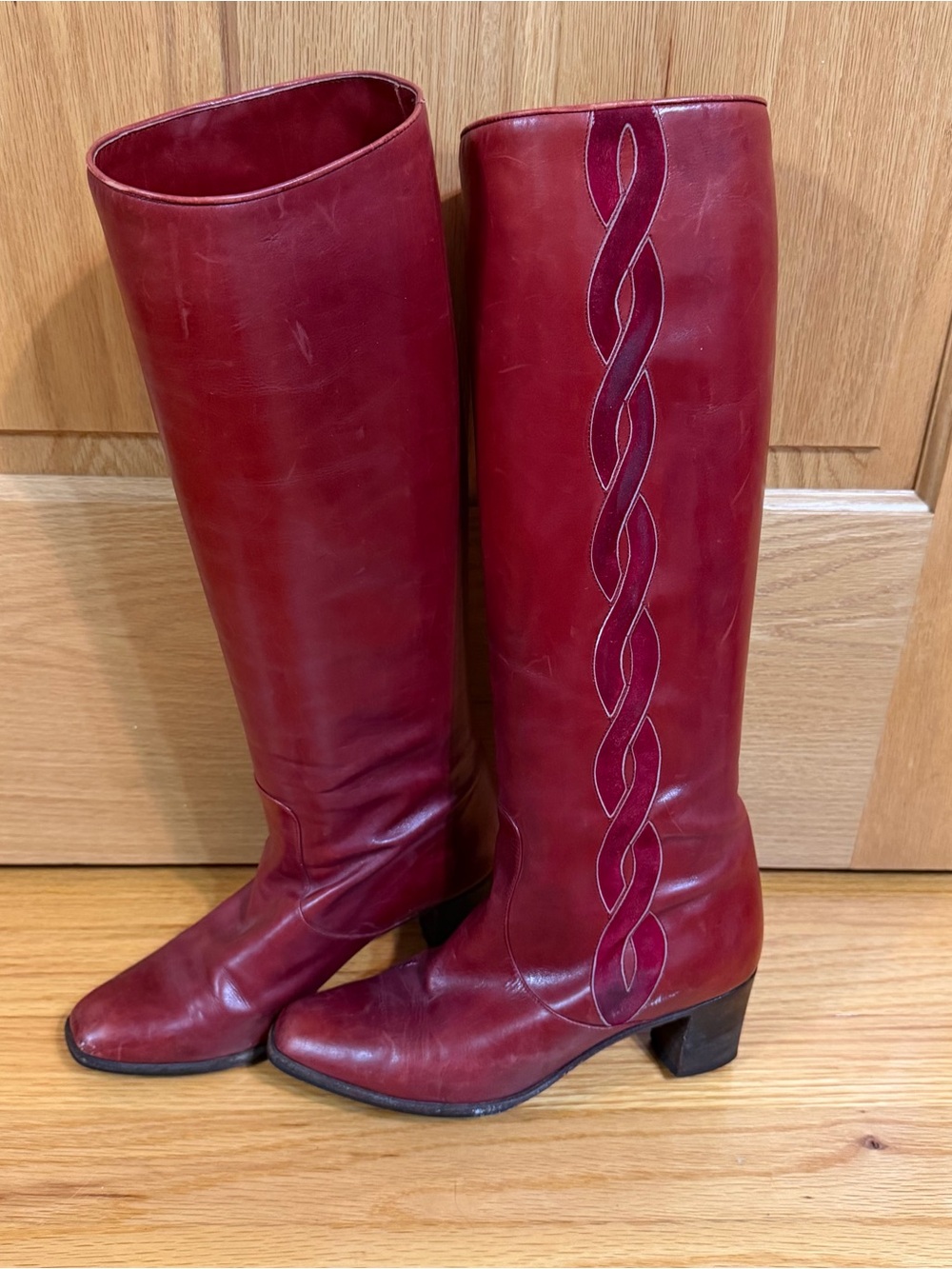 Vintage Gucci burgundy leather heeled riding boots w/suede twist detail